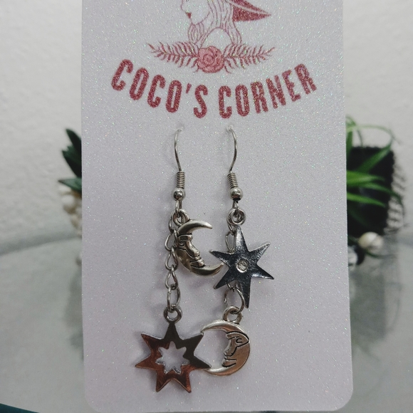 Moon and stars celestial dangle earrings - Picture 7 of 7